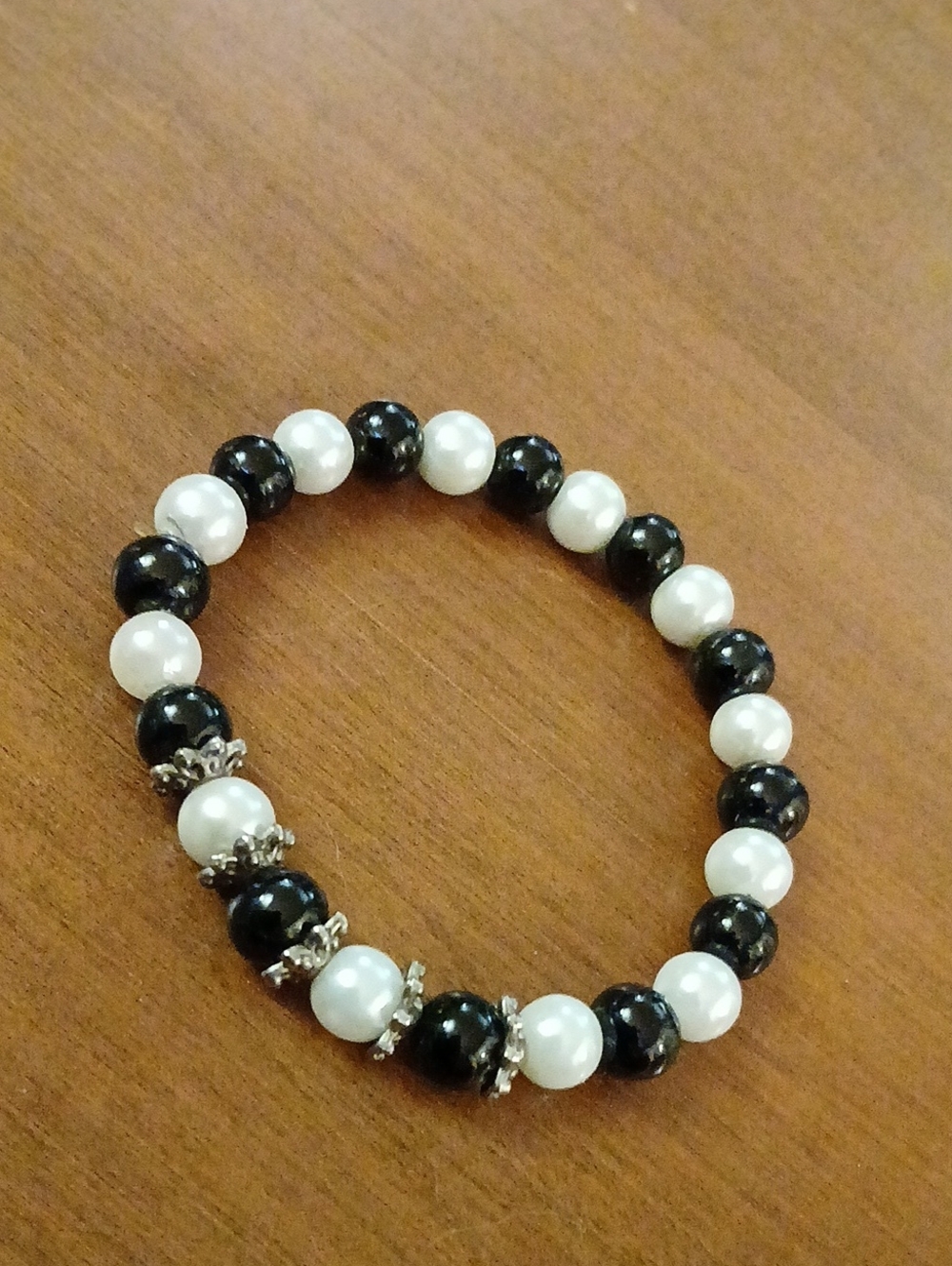 Black and White Pearl Bead Stretch Bracelet